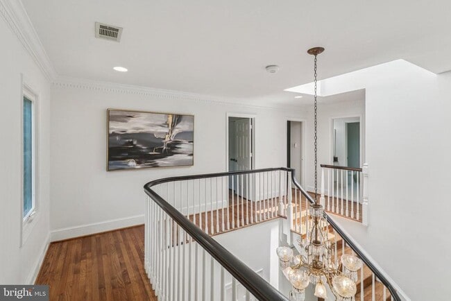 Building Photo - 3233 Ellicott St NW