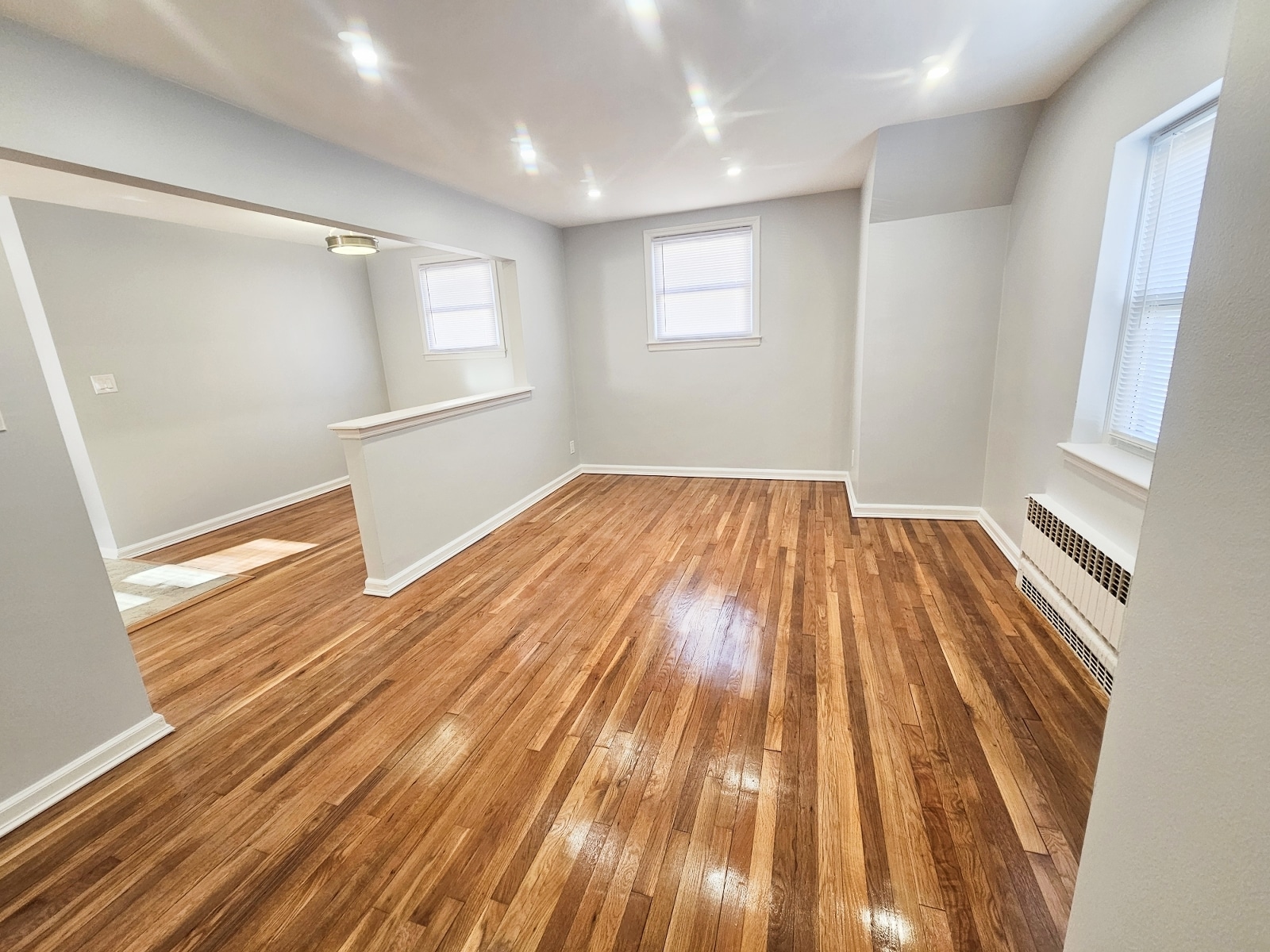 Extra large living room - 2050 Hazen St