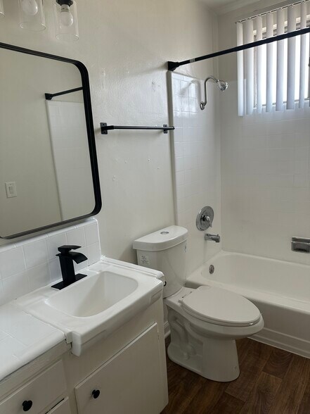 Building Photo - 8036 Owensmouth Ave