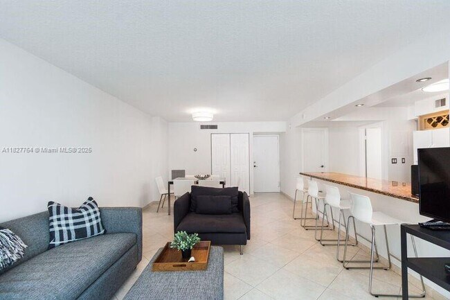 Building Photo - 2655 Collins Ave
