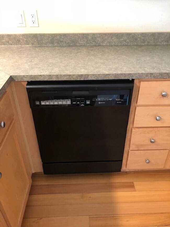 Building Photo - Riverfront Sandpiper Village Condo 2 Bedroom, 2 Baths!!