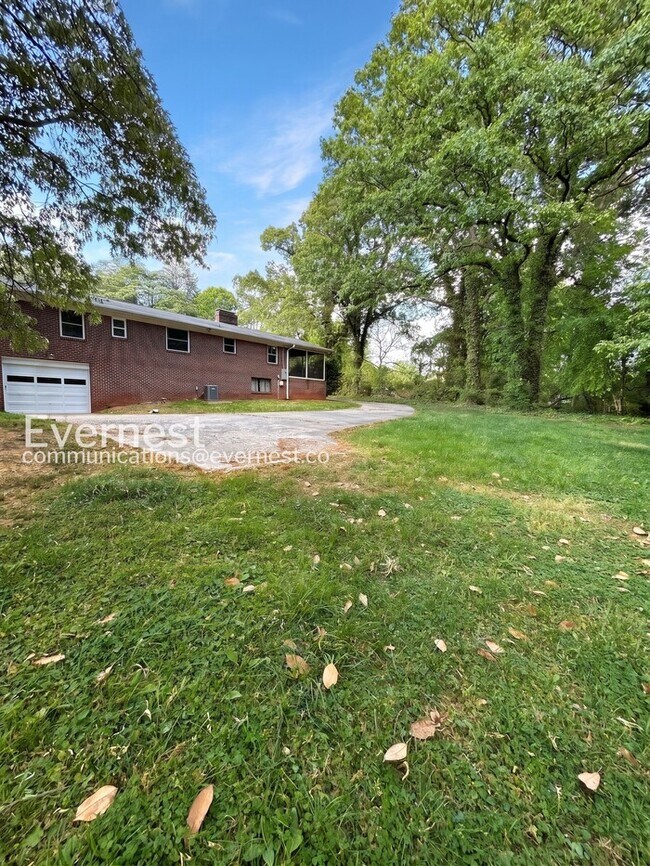 Building Photo - 112 Tabor St