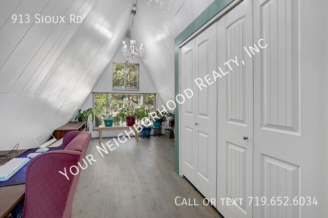 Building Photo - 913 Sioux Rd