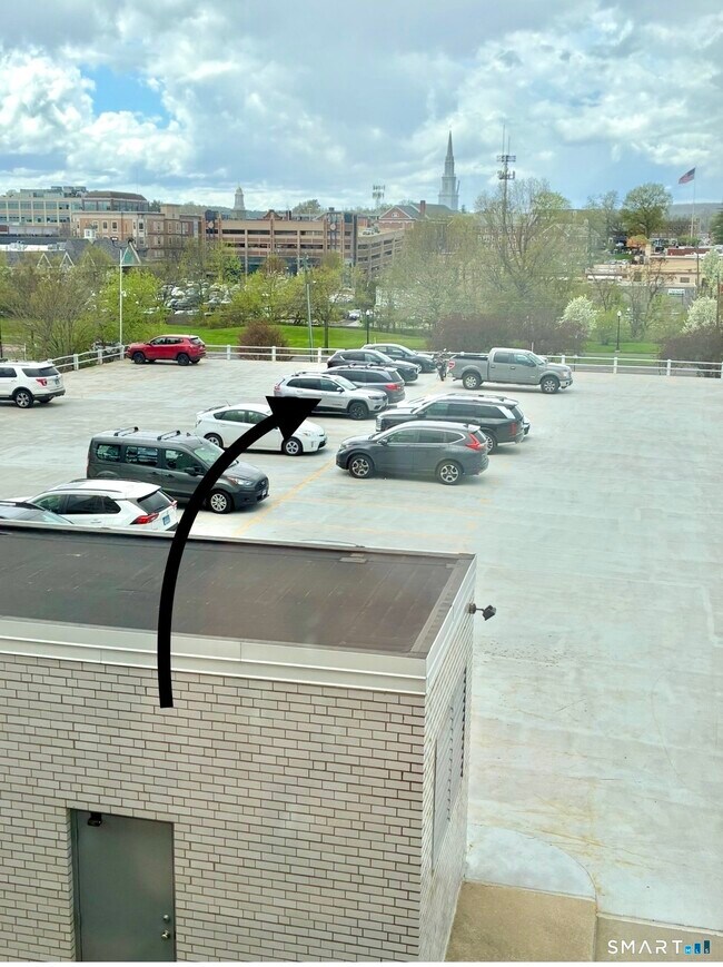 Building Photo - 893 Farmington Ave