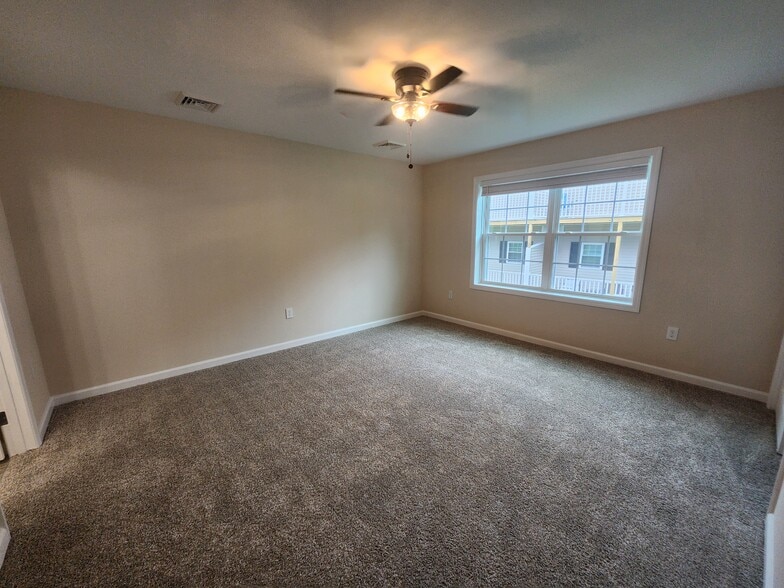 Building Photo - 50 Nicholas Ln