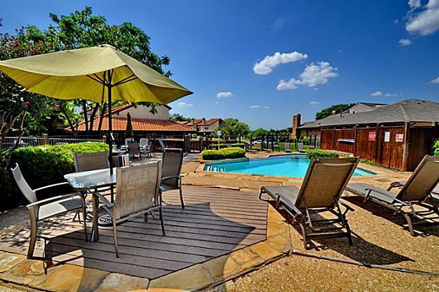 Building Photo - 2610 Lakehill Ln