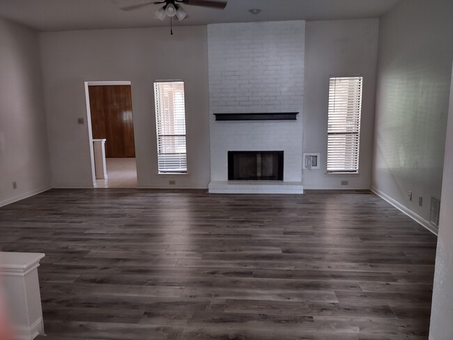 Building Photo - 13722 Hunters Hawk