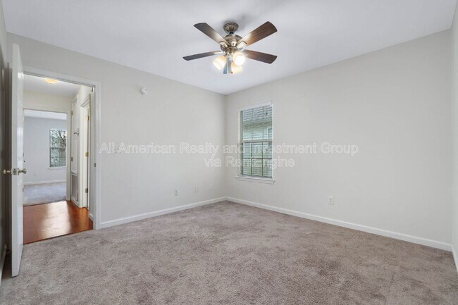 Building Photo - 911 Lauderhill Ln