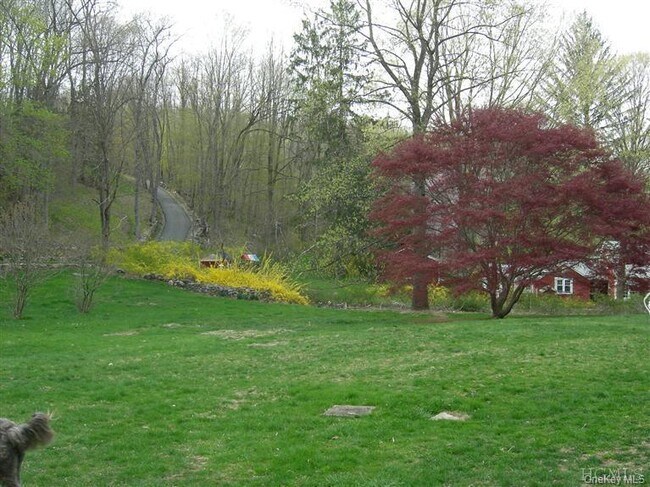 Building Photo - 336 Armonk Rd