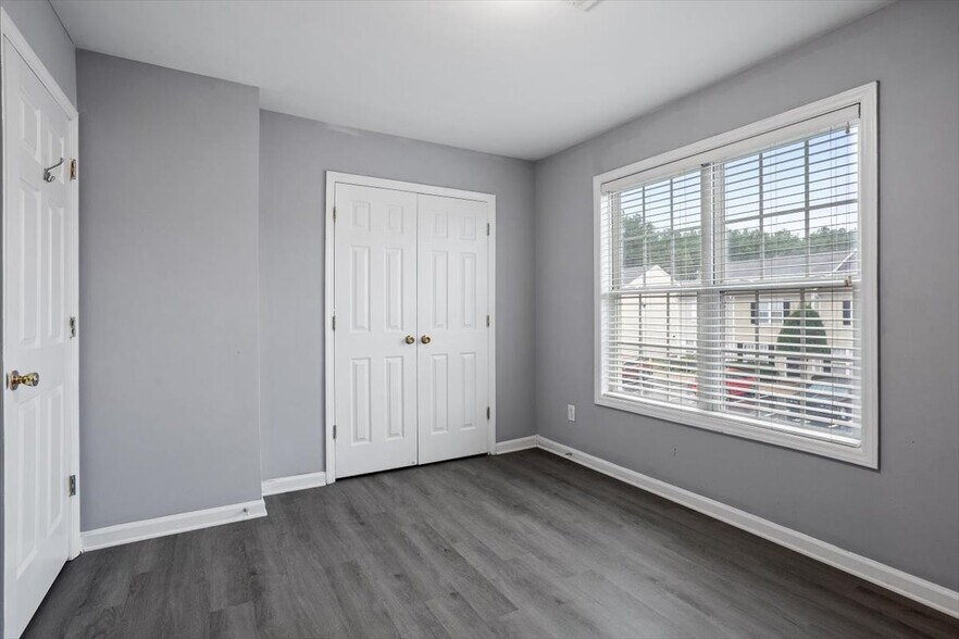 Building Photo - 17 Cheltenham Dr