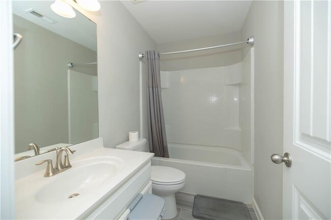 Building Photo - 7245 Heritage Oak Ct