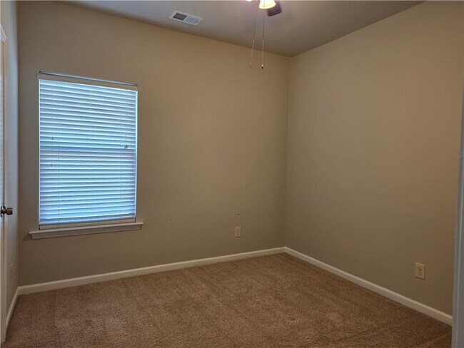 Building Photo - 46 Mercer Ln