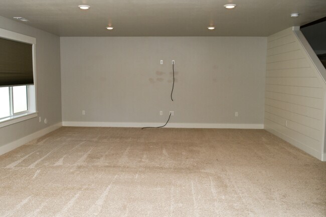 Building Photo - 1254 W 290 S
