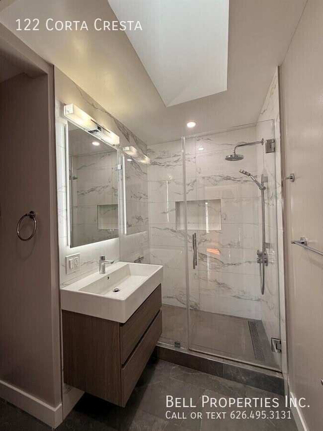 Building Photo - 122 Corta Cresta Dr