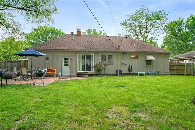 Building Photo - Adorable Three Bedroom Ranch in Overland Parkh