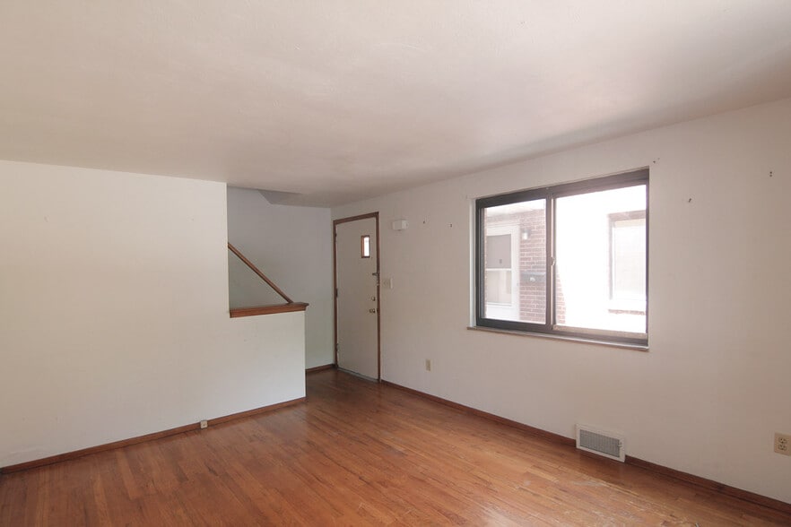 Building Photo - 421 Franklin Ave