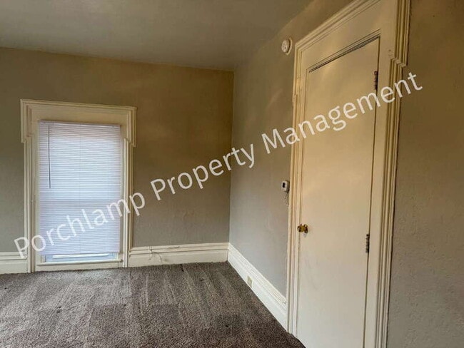 Building Photo - 547 Coit Ave NE