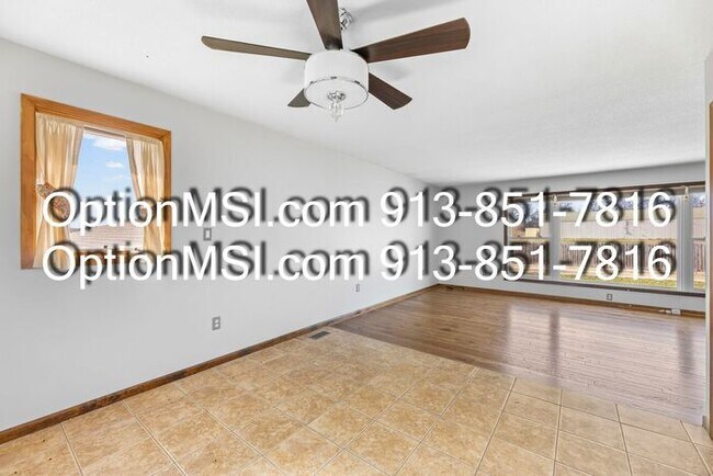 Building Photo - Country Charm Just Minutes From Lawrence!