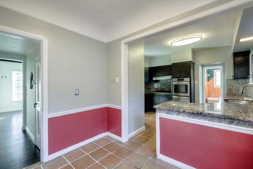 Building Photo - 366 S Crescent Heights Blvd