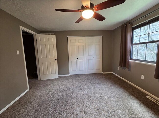 Building Photo - 711 Newton Square Dr