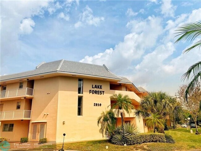 Building Photo - 2850 Forest Hills Blvd