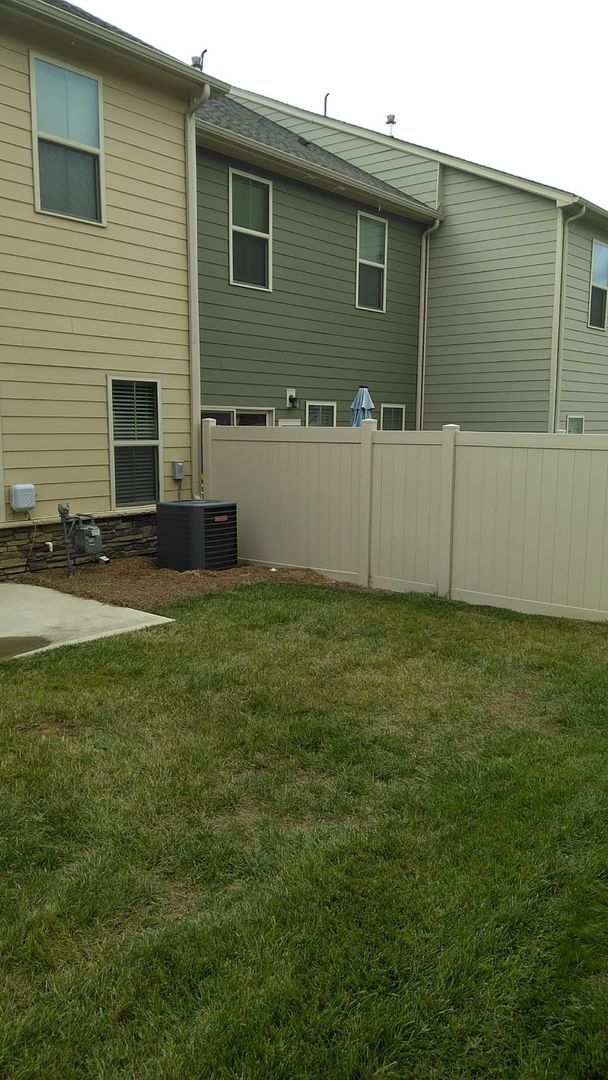 Building Photo - Like New Townhome in Stallings!