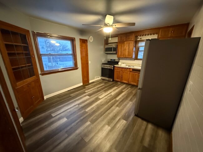 Building Photo - 1720 S 59th St