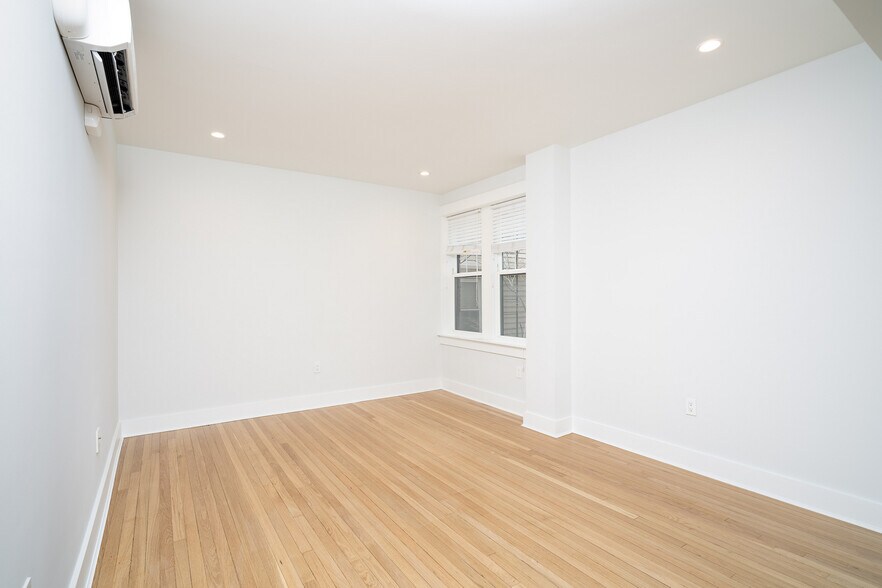 Building Photo - 17 Forest St