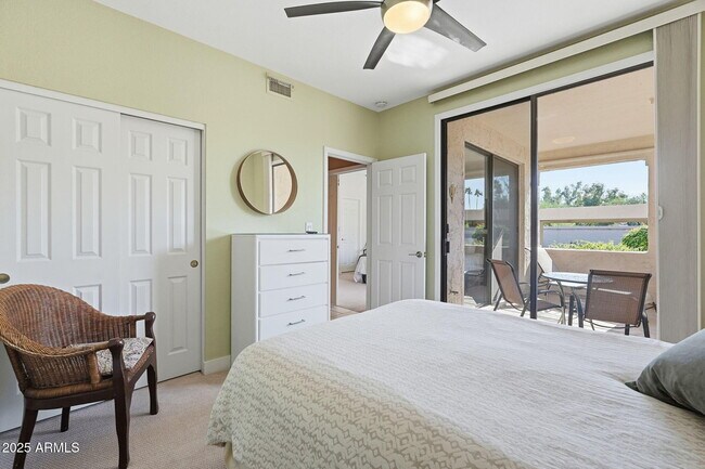 Building Photo - 9708 E Vía Linda