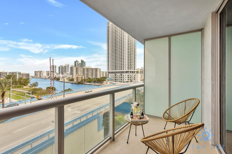 Building Photo - 2602 E Hallandale Beach Blvd