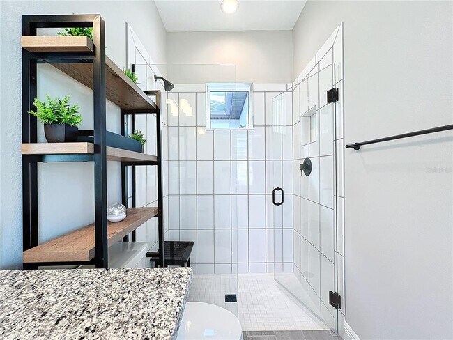 Building Photo - 5559 Trevesta Pl