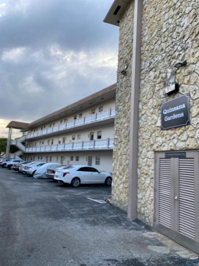 Building Photo - 5181 W Oakland Park Blvd