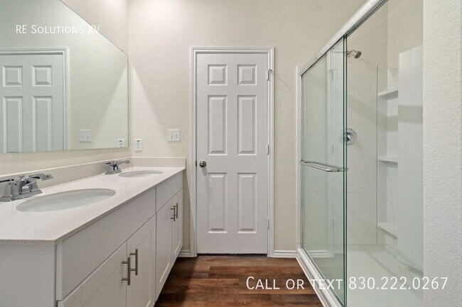 Building Photo - 10243 Band Wagon