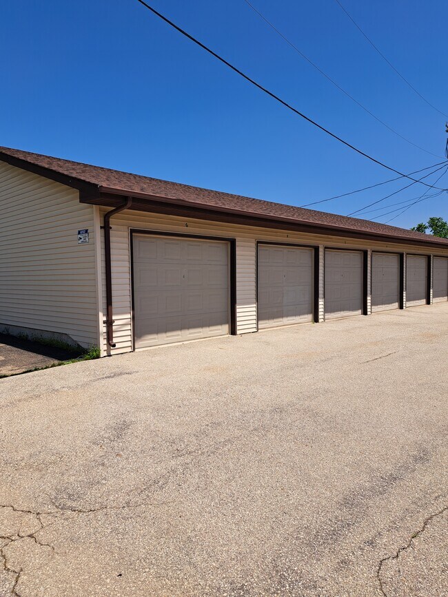 Building Photo - Bridgewood Apartments 907