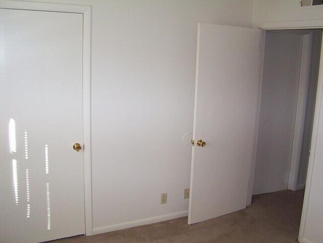 Building Photo - 3 bedroom in Madisonville KY 42431