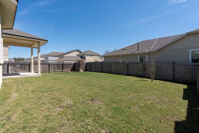 Building Photo - Dripping Springs Charmer