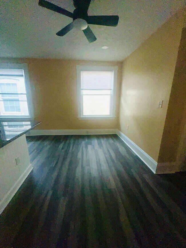 Building Photo - 6 N Dooley Ave