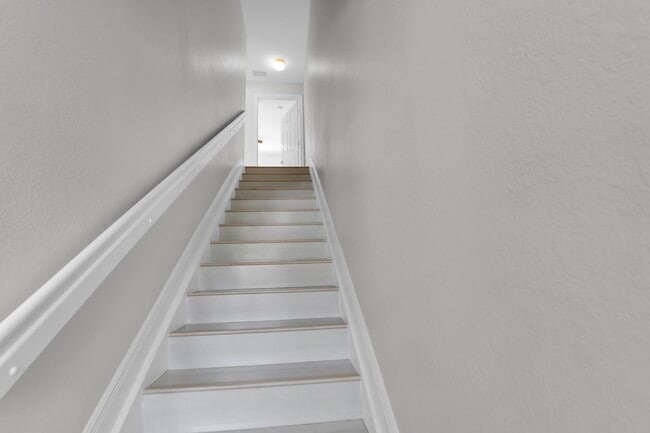 Building Photo - 6599 Old Farm Trail