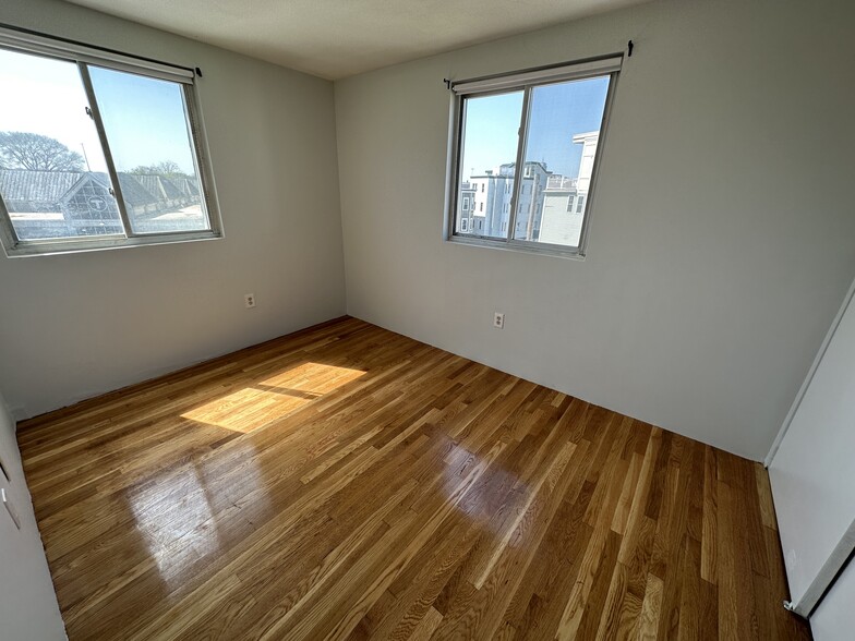 Building Photo - 377 Dorchester St