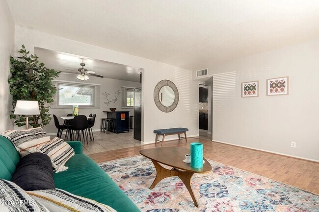 Building Photo - 1412 W 7th Pl