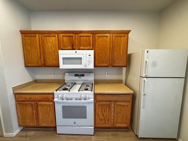 Building Photo - 1105 Meadowlark Way SE