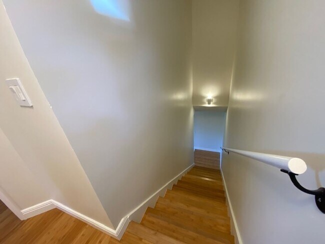 Building Photo - 2121 David Ave