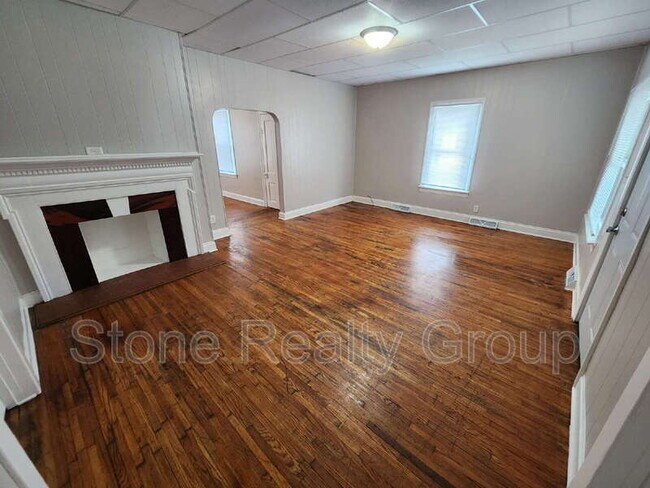 Building Photo - 1040 7th Ave