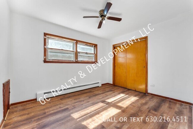 Building Photo - 2517 N Laramie Ave
