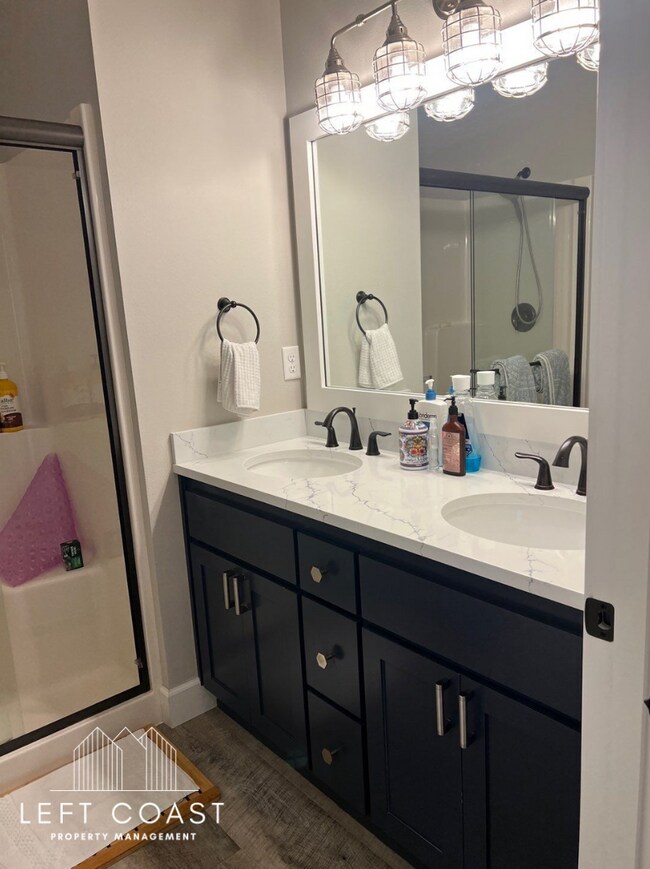 Building Photo - 4154 SE Inlet Ave