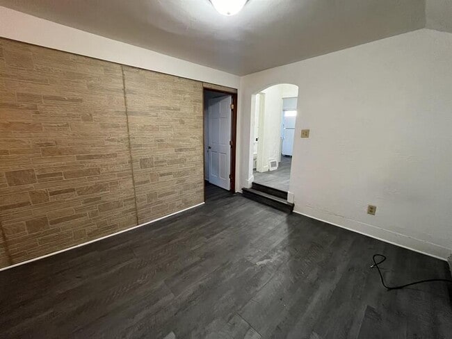 Building Photo - 922-924 Erie Avenue - 924