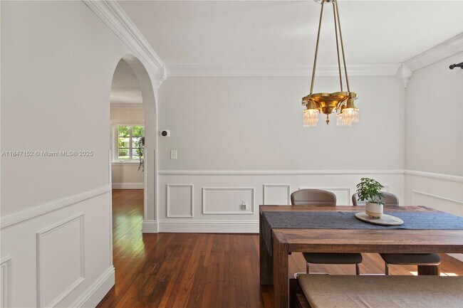 Building Photo - 604 Alcazar Ave