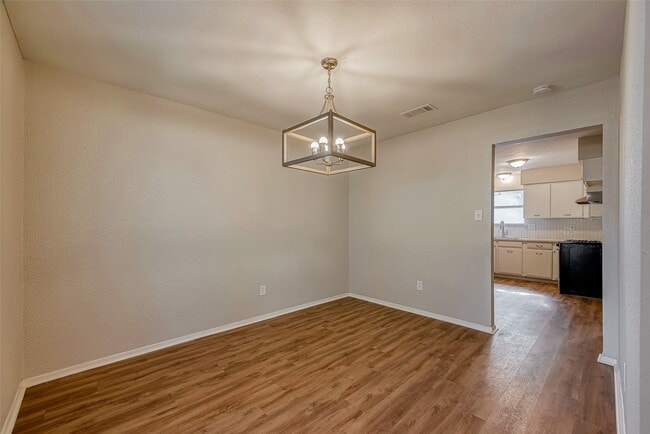 Building Photo - 505 Stoneledge Dr