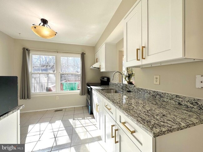 Building Photo - 402 Carousel Ct