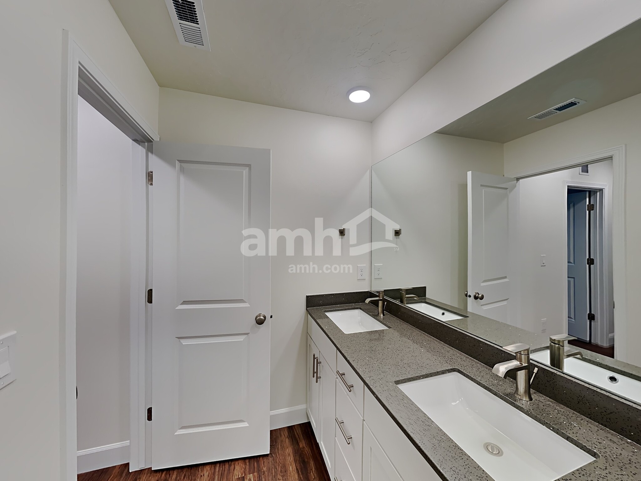Building Photo - 6744 N Silver Gate Dr